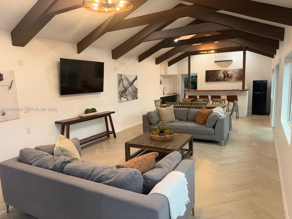 Recientemente alquilado: $225,000 (4 camas, 2 baños, 2292 Pies cuadrados)