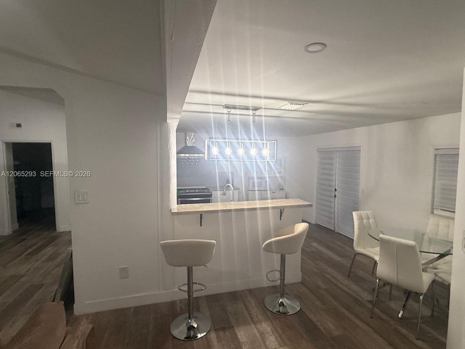 Recientemente alquilado: $225,000 (4 camas, 2 baños, 2292 Pies cuadrados)
