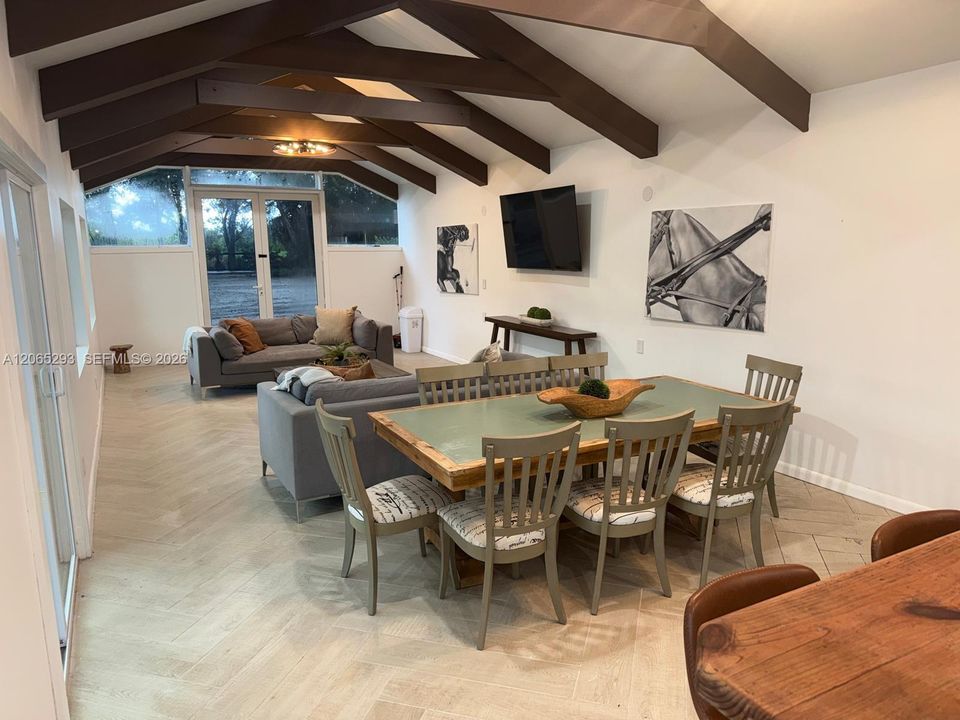 Recientemente alquilado: $225,000 (4 camas, 2 baños, 2292 Pies cuadrados)