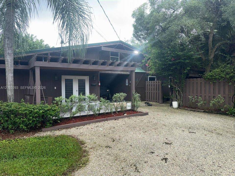 Recientemente alquilado: $225,000 (4 camas, 2 baños, 2292 Pies cuadrados)