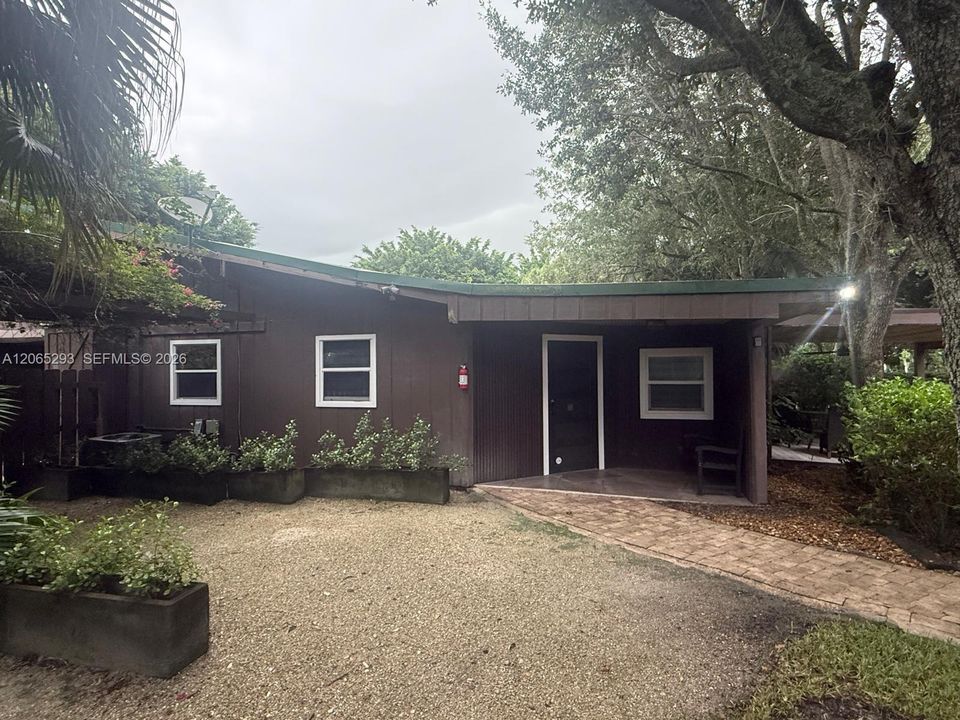Recientemente alquilado: $225,000 (4 camas, 2 baños, 2292 Pies cuadrados)
