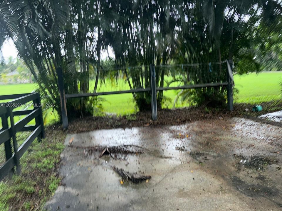 Recientemente alquilado: $225,000 (4 camas, 2 baños, 2292 Pies cuadrados)