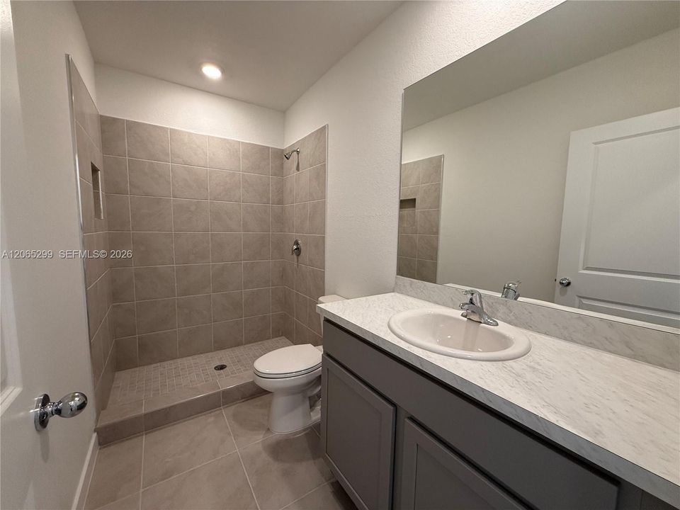 For Rent: $2,000 (3 beds, 3 baths, 1376 Square Feet)
