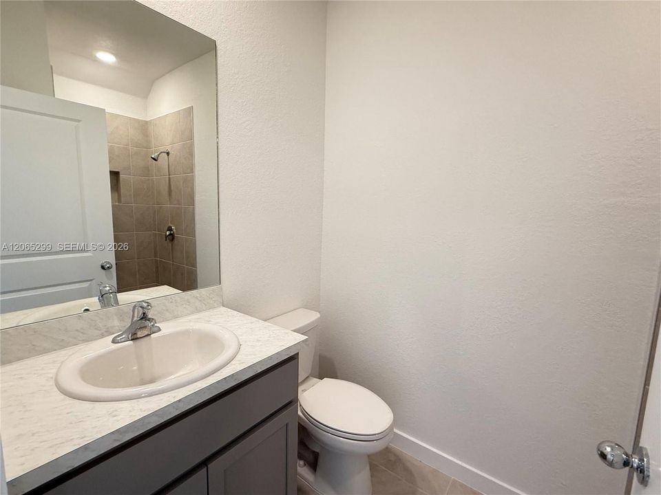 For Rent: $2,000 (3 beds, 3 baths, 1376 Square Feet)
