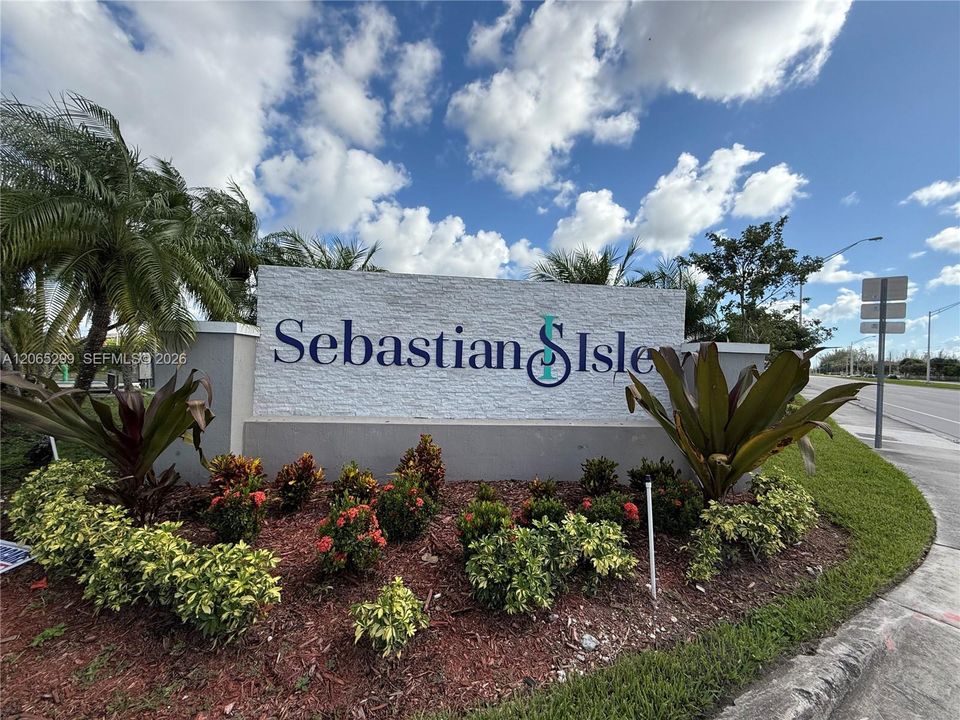 For Rent: $2,000 (3 beds, 3 baths, 1376 Square Feet)