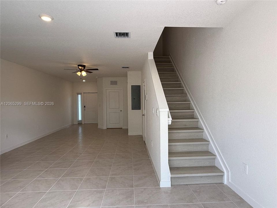 For Rent: $2,000 (3 beds, 3 baths, 1376 Square Feet)