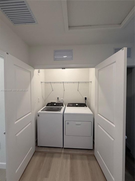 For Rent: $2,000 (3 beds, 3 baths, 1376 Square Feet)