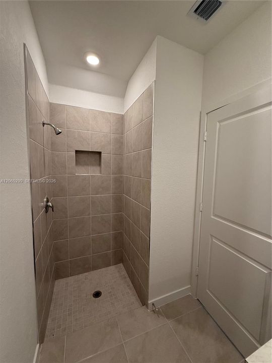For Rent: $2,000 (3 beds, 3 baths, 1376 Square Feet)