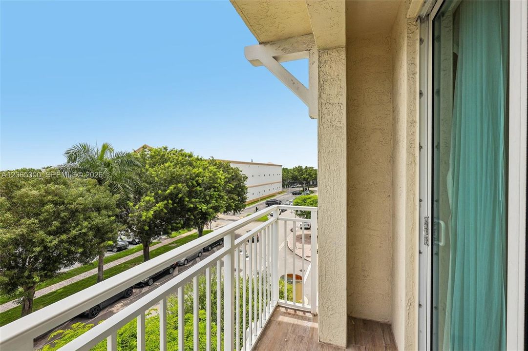 For Sale: $595,000 (3 beds, 2 baths, 1529 Square Feet)