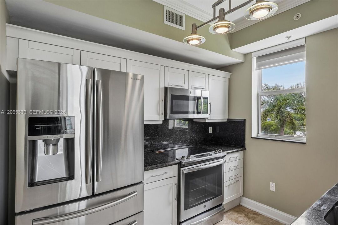 For Sale: $595,000 (3 beds, 2 baths, 1529 Square Feet)
