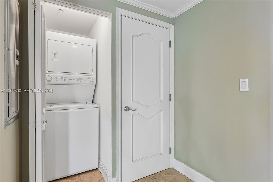 For Sale: $595,000 (3 beds, 2 baths, 1529 Square Feet)