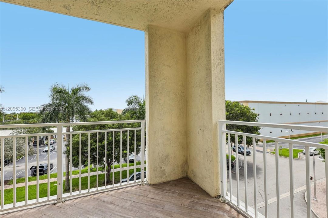 For Sale: $595,000 (3 beds, 2 baths, 1529 Square Feet)