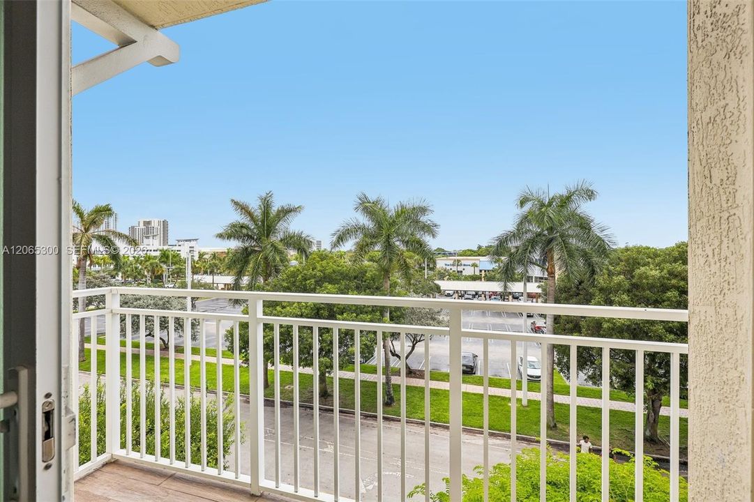 For Sale: $595,000 (3 beds, 2 baths, 1529 Square Feet)