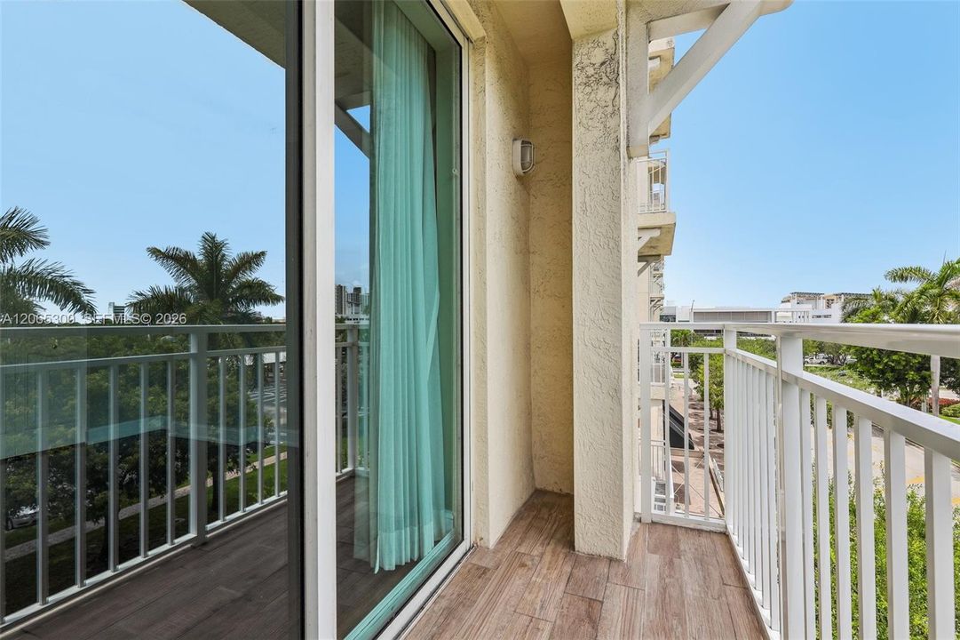 For Sale: $595,000 (3 beds, 2 baths, 1529 Square Feet)