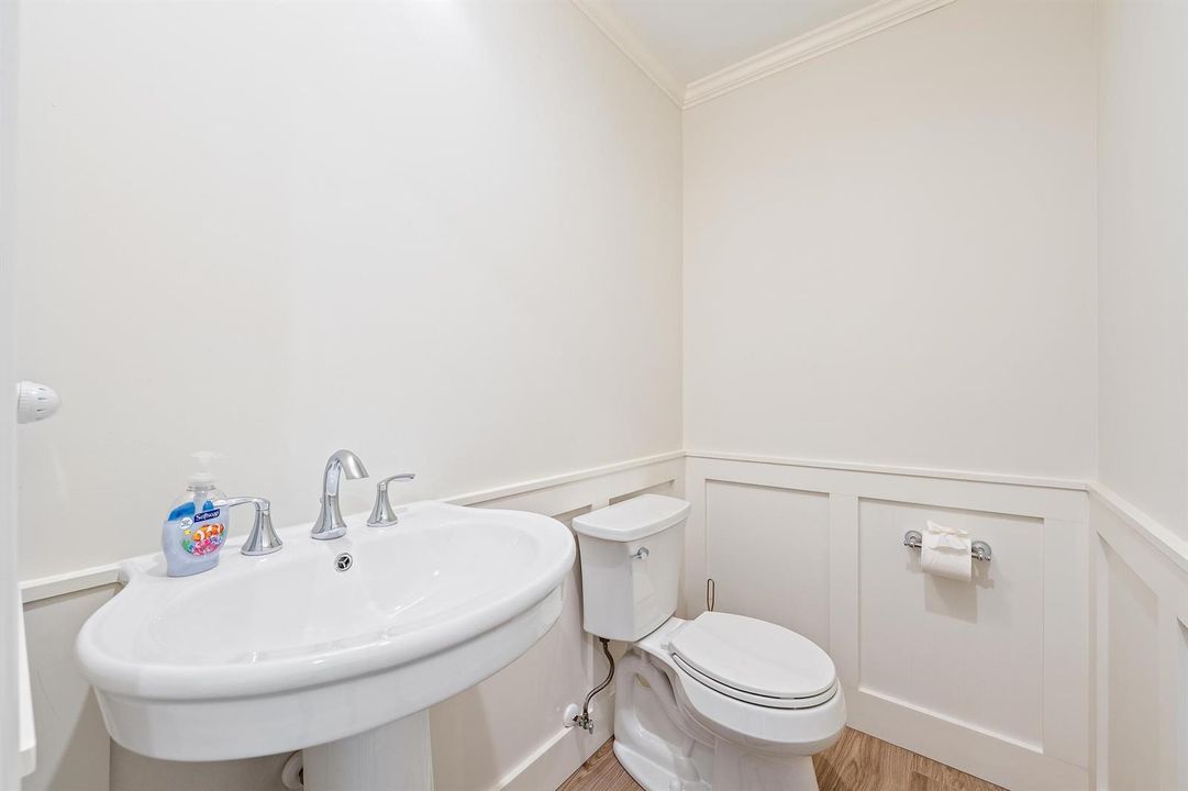 11785 Lake Shore Pl-19