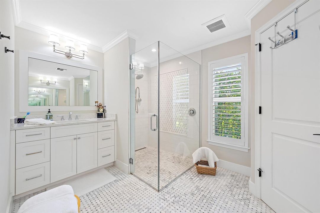11785 Lake Shore Pl-24