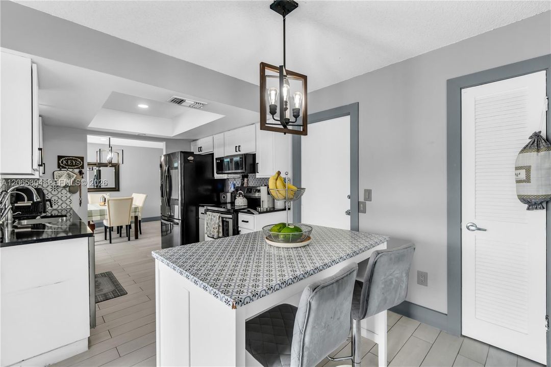 En Venta: $600,000 (2 camas, 2 baños, 1300 Pies cuadrados)