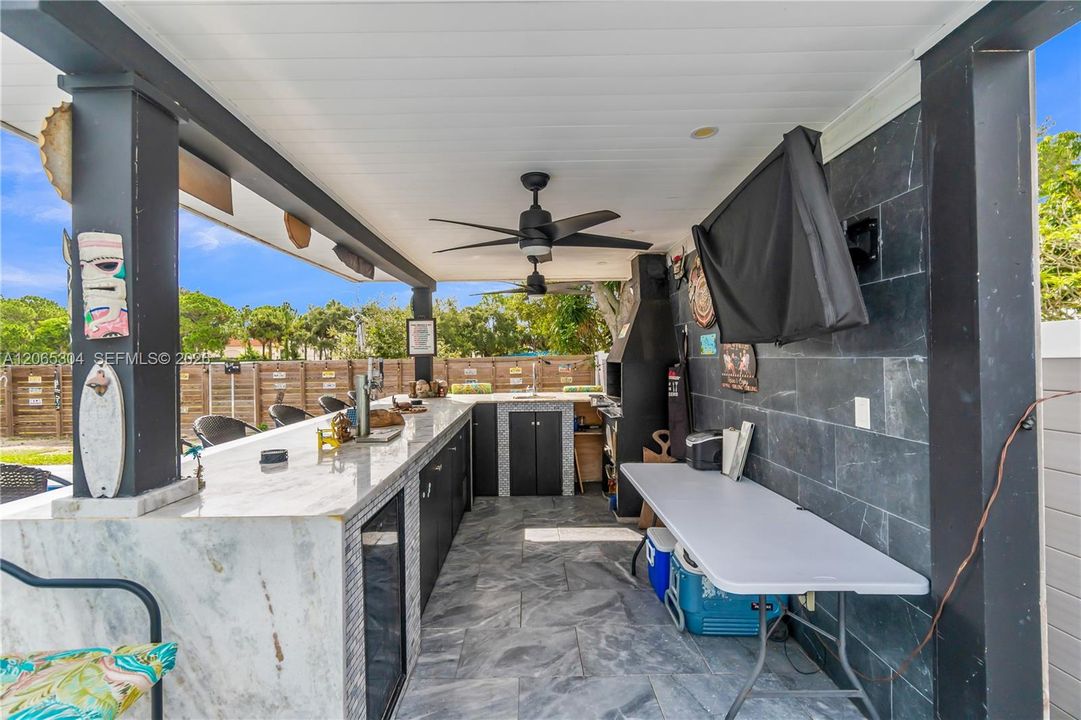 En Venta: $600,000 (2 camas, 2 baños, 1300 Pies cuadrados)
