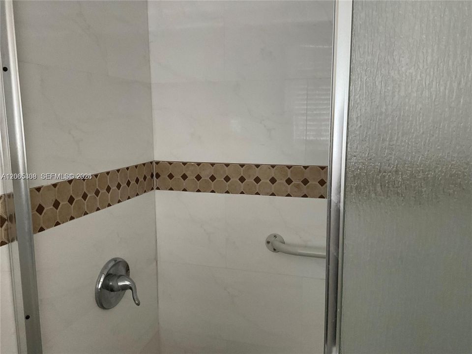 For Sale: $335,000 (1 beds, 1 baths, 800 Square Feet)