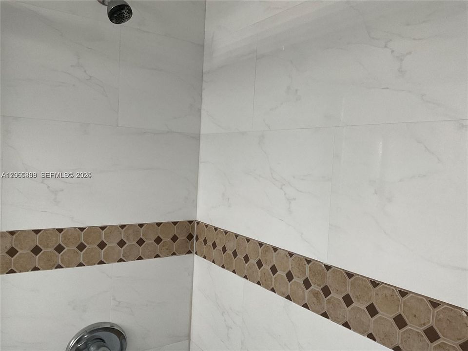 For Sale: $335,000 (1 beds, 1 baths, 800 Square Feet)