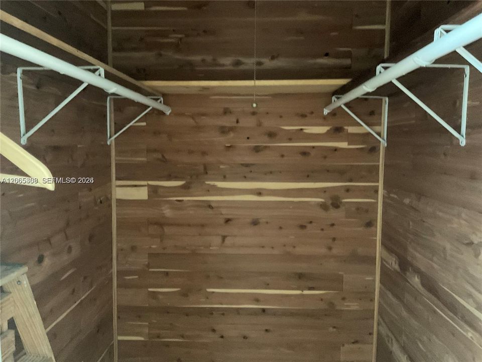 For Sale: $335,000 (1 beds, 1 baths, 800 Square Feet)