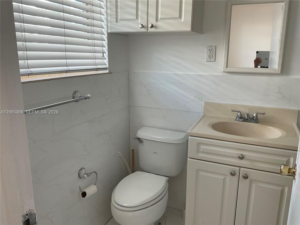 For Sale: $335,000 (1 beds, 1 baths, 800 Square Feet)