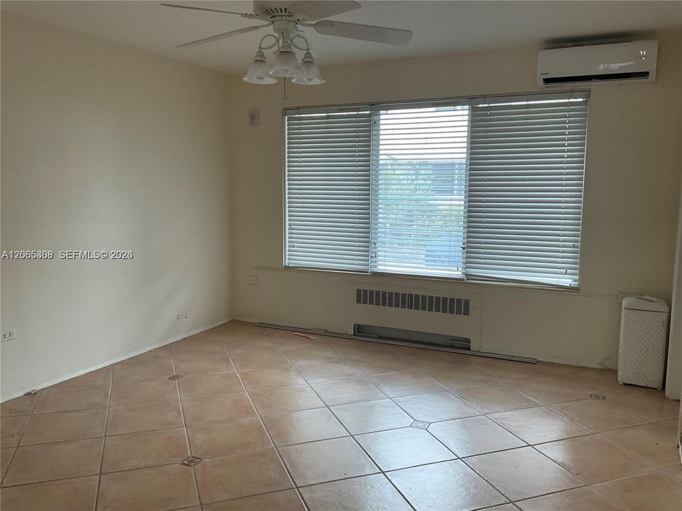 For Sale: $335,000 (1 beds, 1 baths, 800 Square Feet)