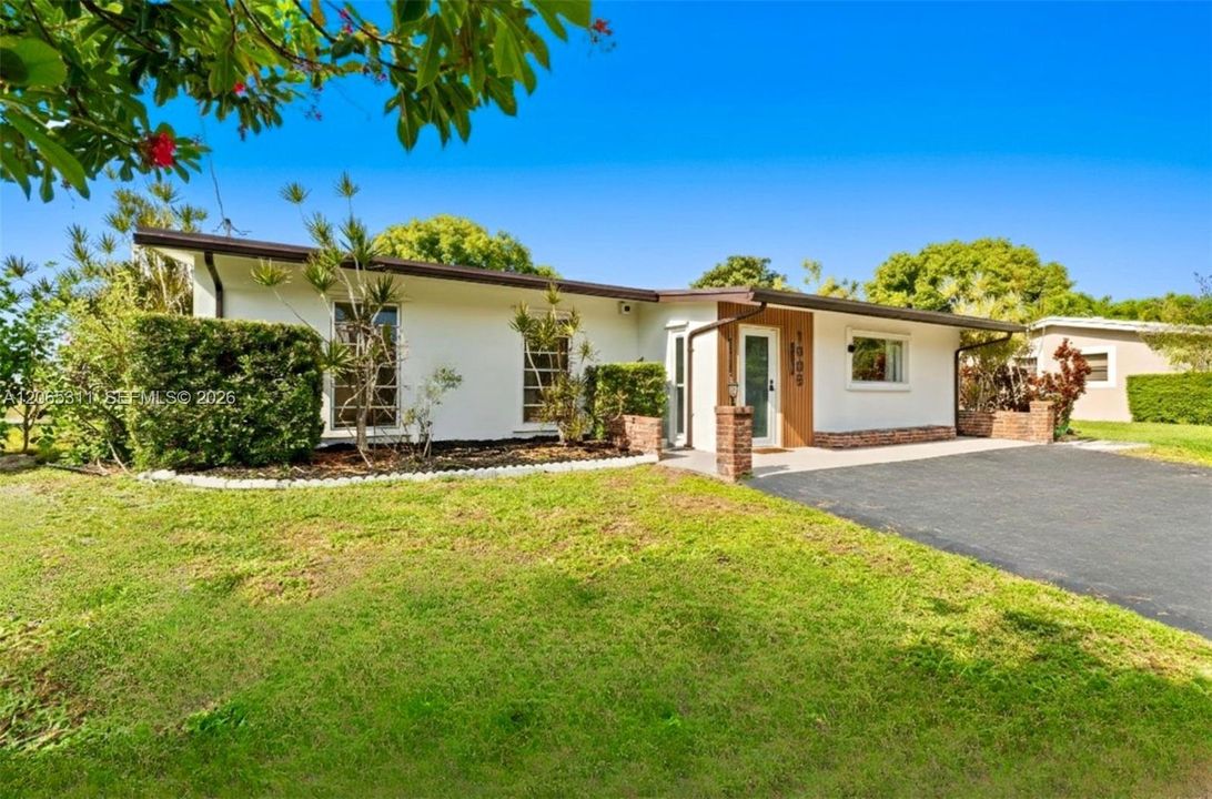 For Sale: $649,500 (4 beds, 2 baths, 2346 Square Feet)
