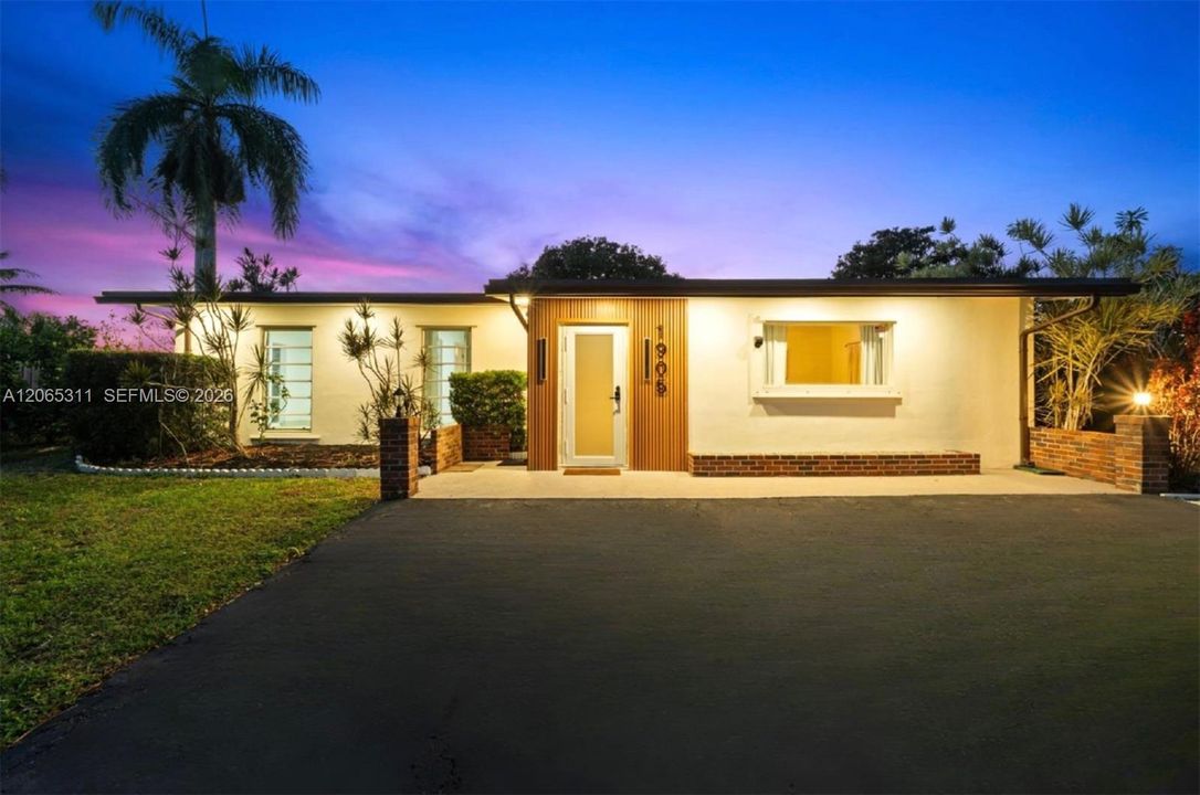 For Sale: $649,500 (4 beds, 2 baths, 2346 Square Feet)