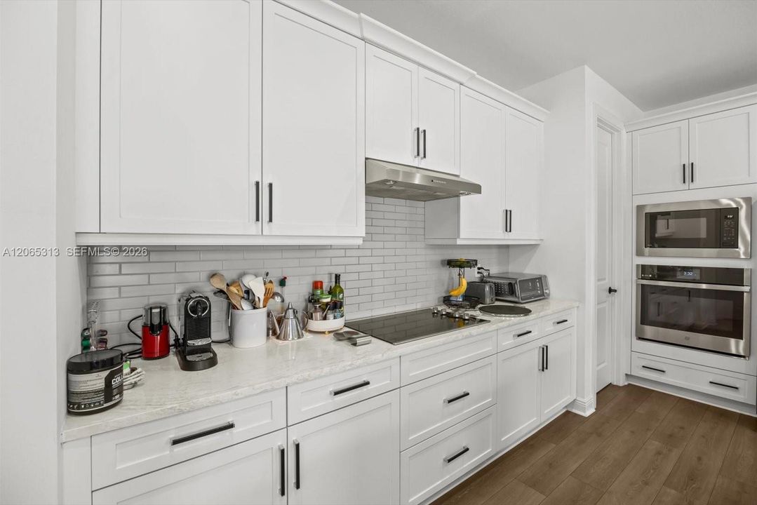 For Sale: $315,000 (2 beds, 2 baths, 1259 Square Feet)