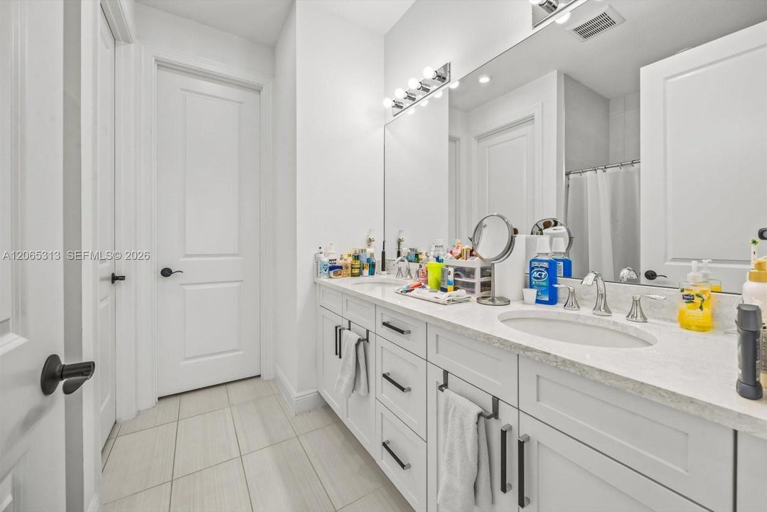 For Sale: $315,000 (2 beds, 2 baths, 1259 Square Feet)
