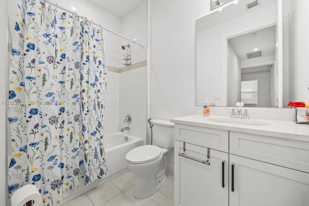 For Sale: $315,000 (2 beds, 2 baths, 1259 Square Feet)