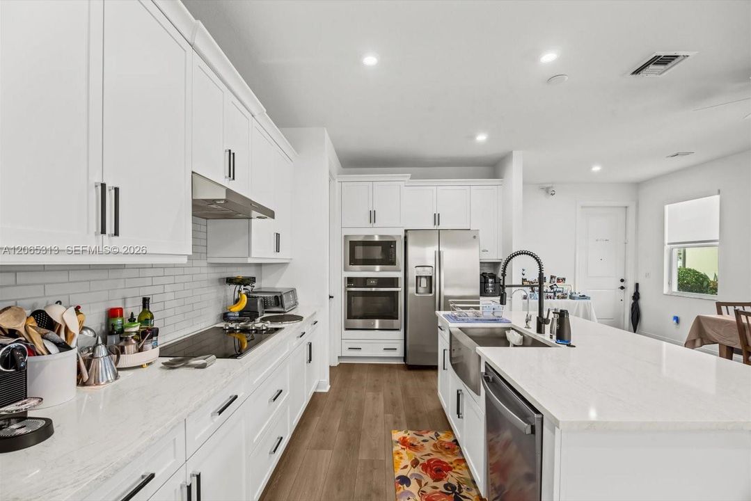 For Sale: $315,000 (2 beds, 2 baths, 1259 Square Feet)