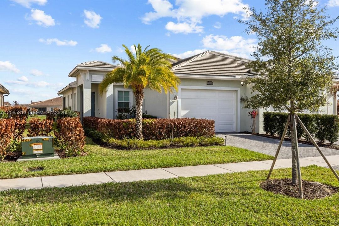 For Sale: $315,000 (2 beds, 2 baths, 1259 Square Feet)