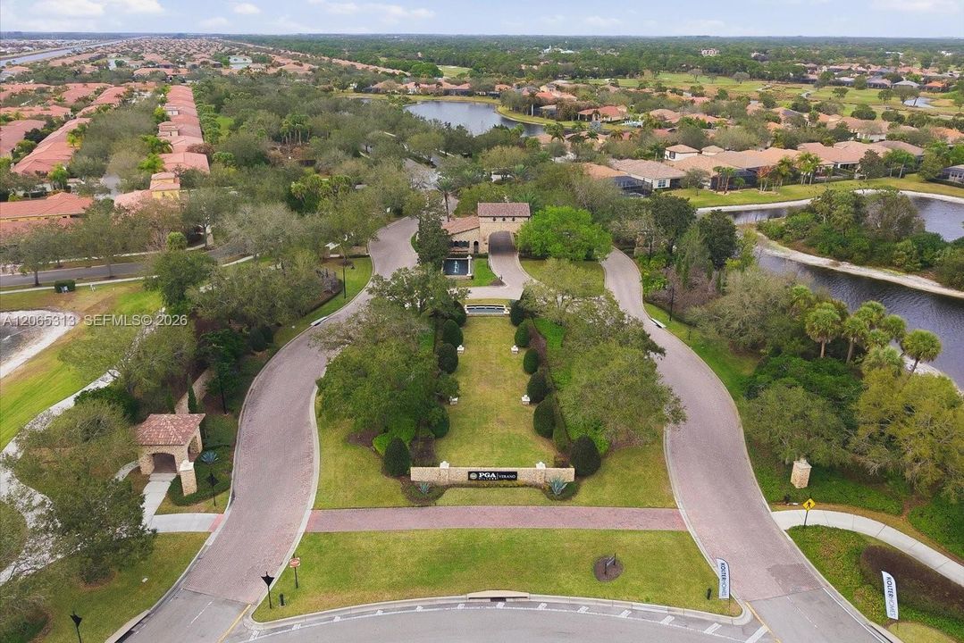 For Sale: $315,000 (2 beds, 2 baths, 1259 Square Feet)