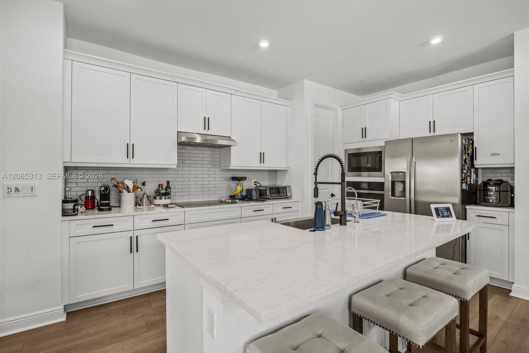 For Sale: $315,000 (2 beds, 2 baths, 1259 Square Feet)