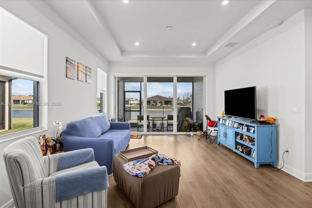For Sale: $315,000 (2 beds, 2 baths, 1259 Square Feet)