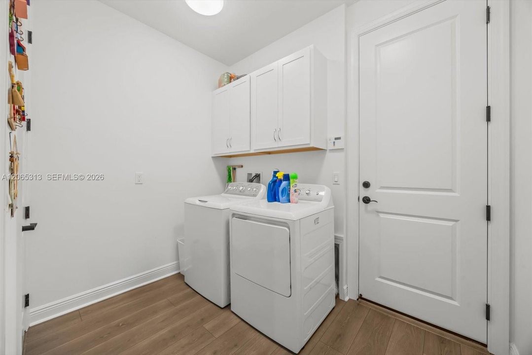 For Sale: $315,000 (2 beds, 2 baths, 1259 Square Feet)