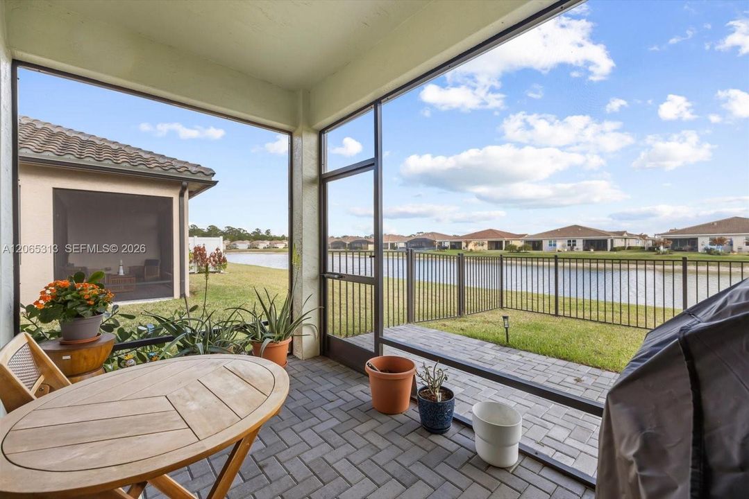 For Sale: $315,000 (2 beds, 2 baths, 1259 Square Feet)