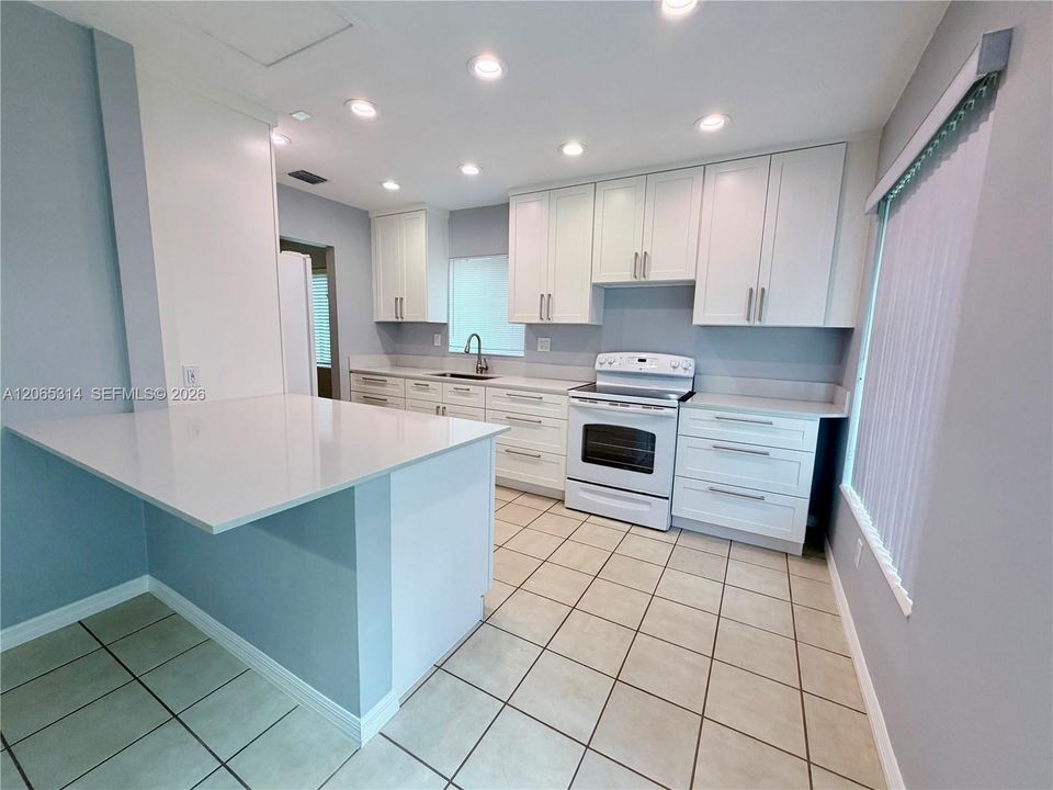 В аренду: $3,500 (3 спален, 1 ванн, 1296 Квадратных фут)