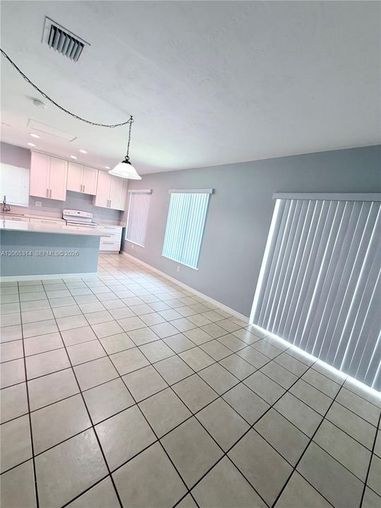 В аренду: $3,500 (3 спален, 1 ванн, 1296 Квадратных фут)