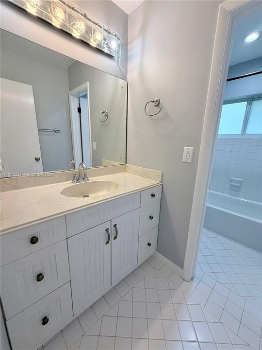 В аренду: $3,500 (3 спален, 1 ванн, 1296 Квадратных фут)