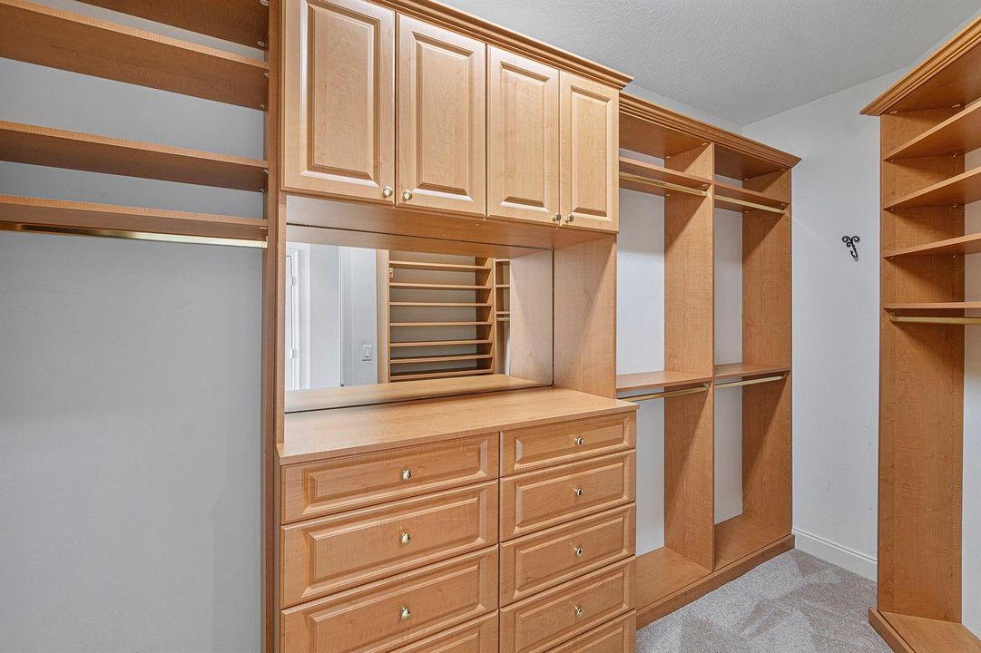 CUSTOM WALK IN CLOSET