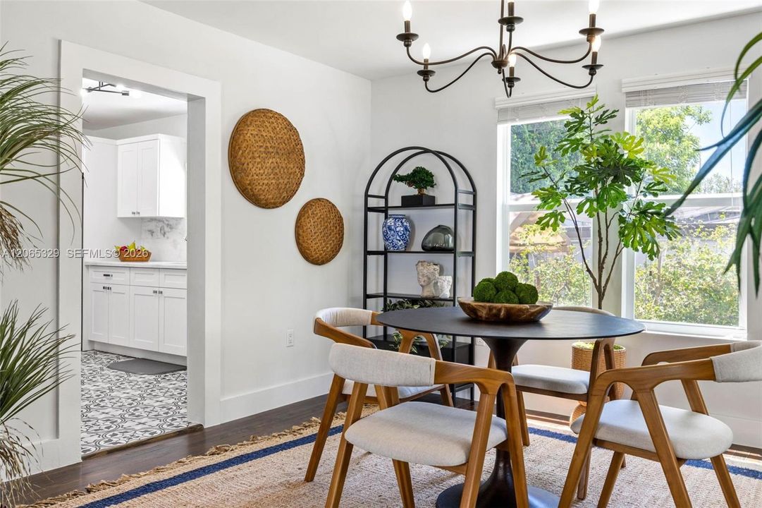 the greenery outside becoming part of the room.