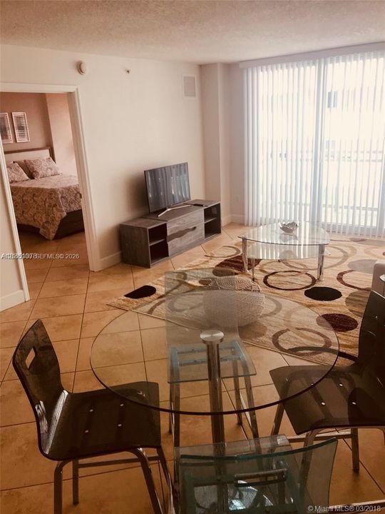 Activo con contrato: $450,000 (1 camas, 1 baños, 808 Pies cuadrados)