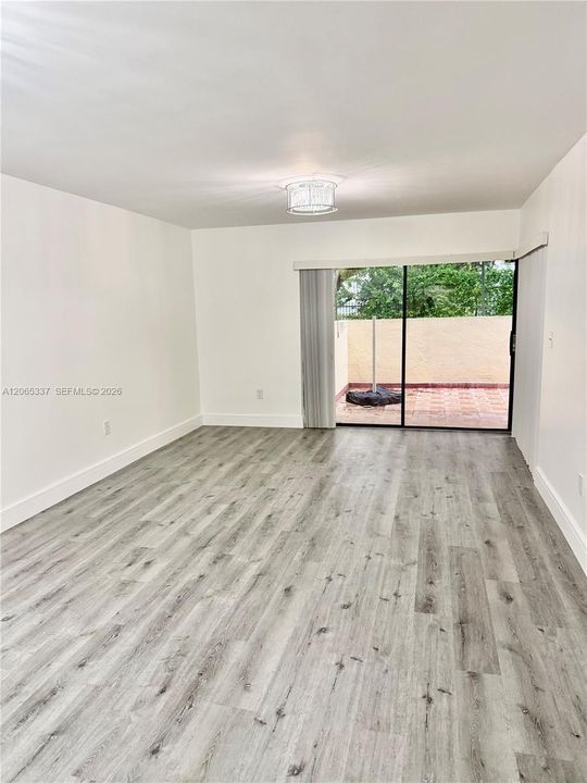 Active With Contract: $2,450 (2 beds, 2 baths, 910 Square Feet)