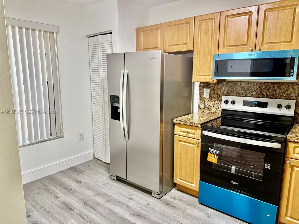 Active With Contract: $2,450 (2 beds, 2 baths, 910 Square Feet)