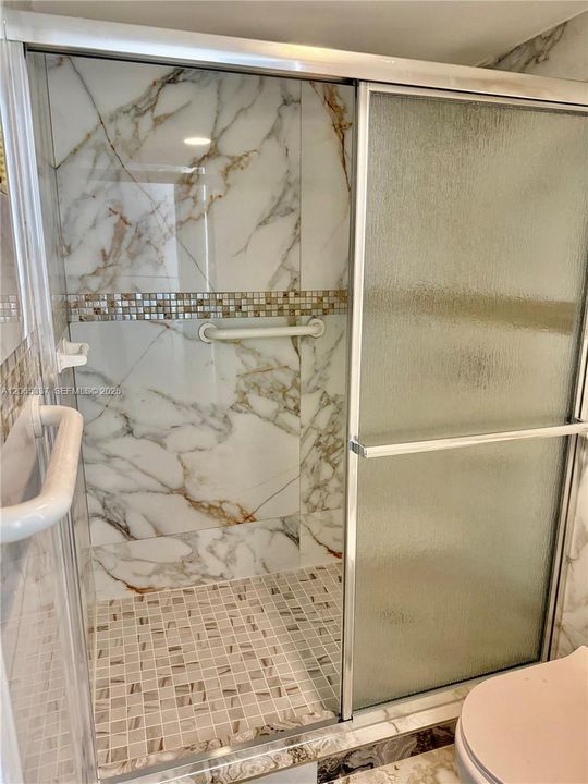 Active With Contract: $2,450 (2 beds, 2 baths, 910 Square Feet)