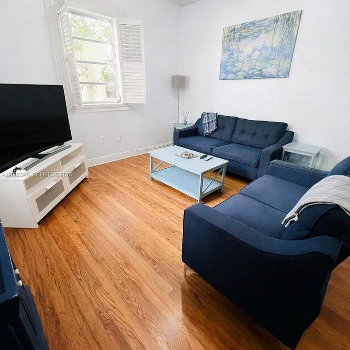 Activo con contrato: $360,000 (2 camas, 2 baños, 1063 Pies cuadrados)