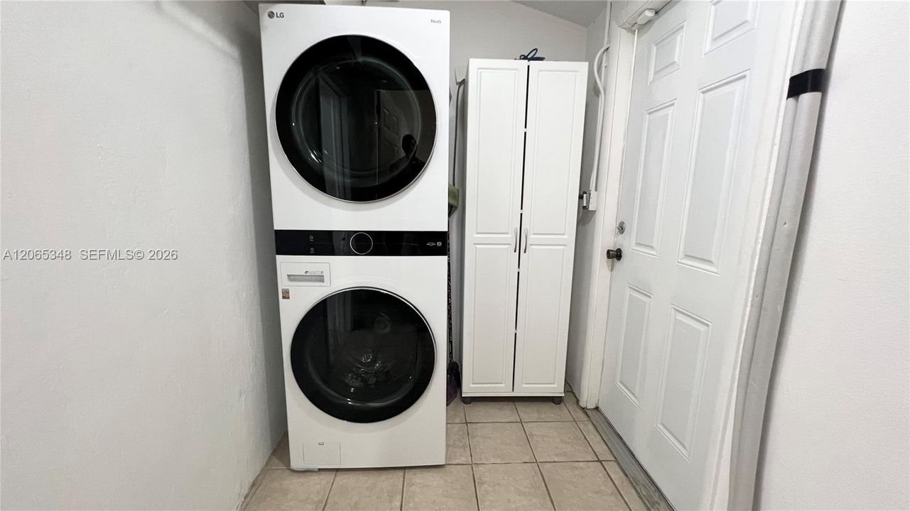 Active With Contract: $5,900 (3 beds, 2 baths, 1177 Square Feet)